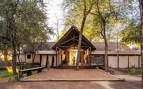 Shakawe River Lodge
