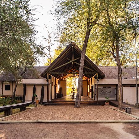 Shakawe River Lodge Exterior photo