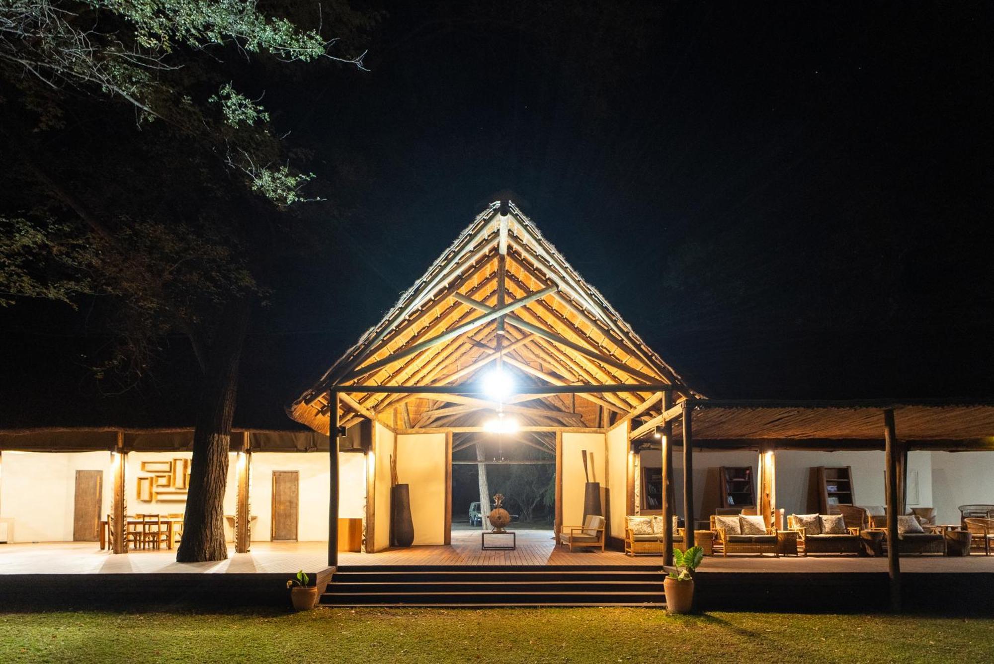 Shakawe River Lodge Exterior photo