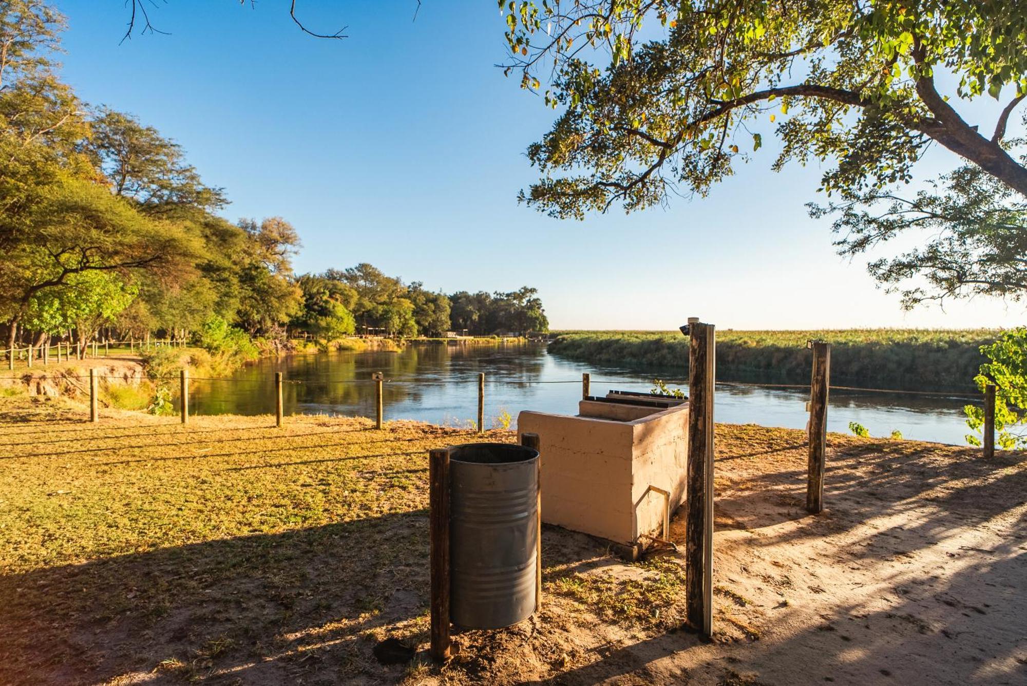 Shakawe River Lodge Exterior photo