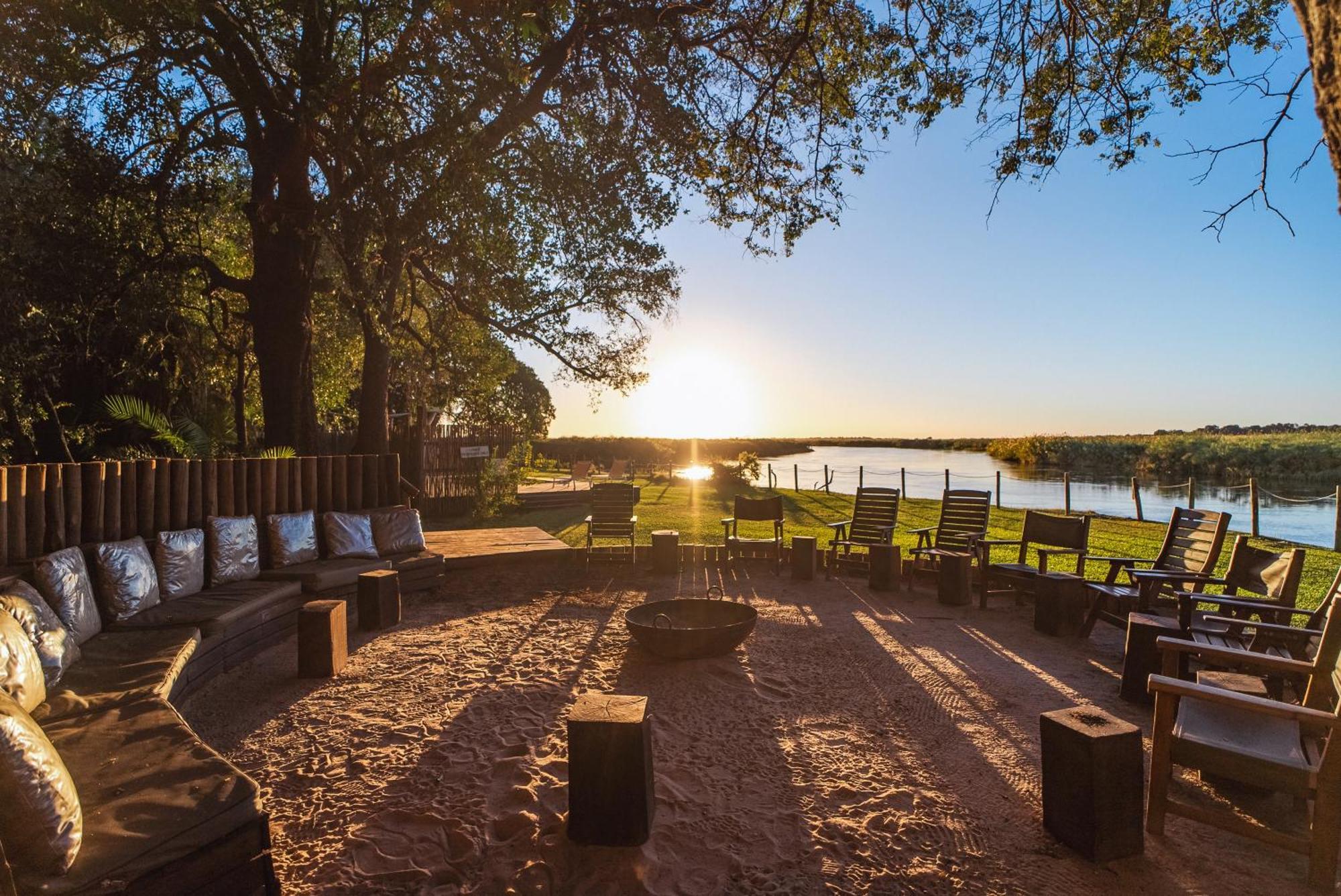 Shakawe River Lodge Exterior photo